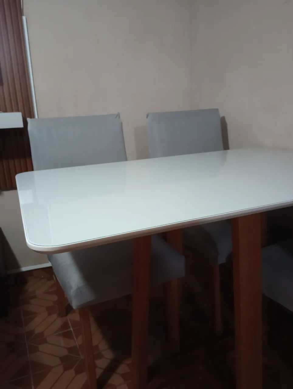 Vendo mesa 1,20cm com 4 cadeiras  - Foto 4