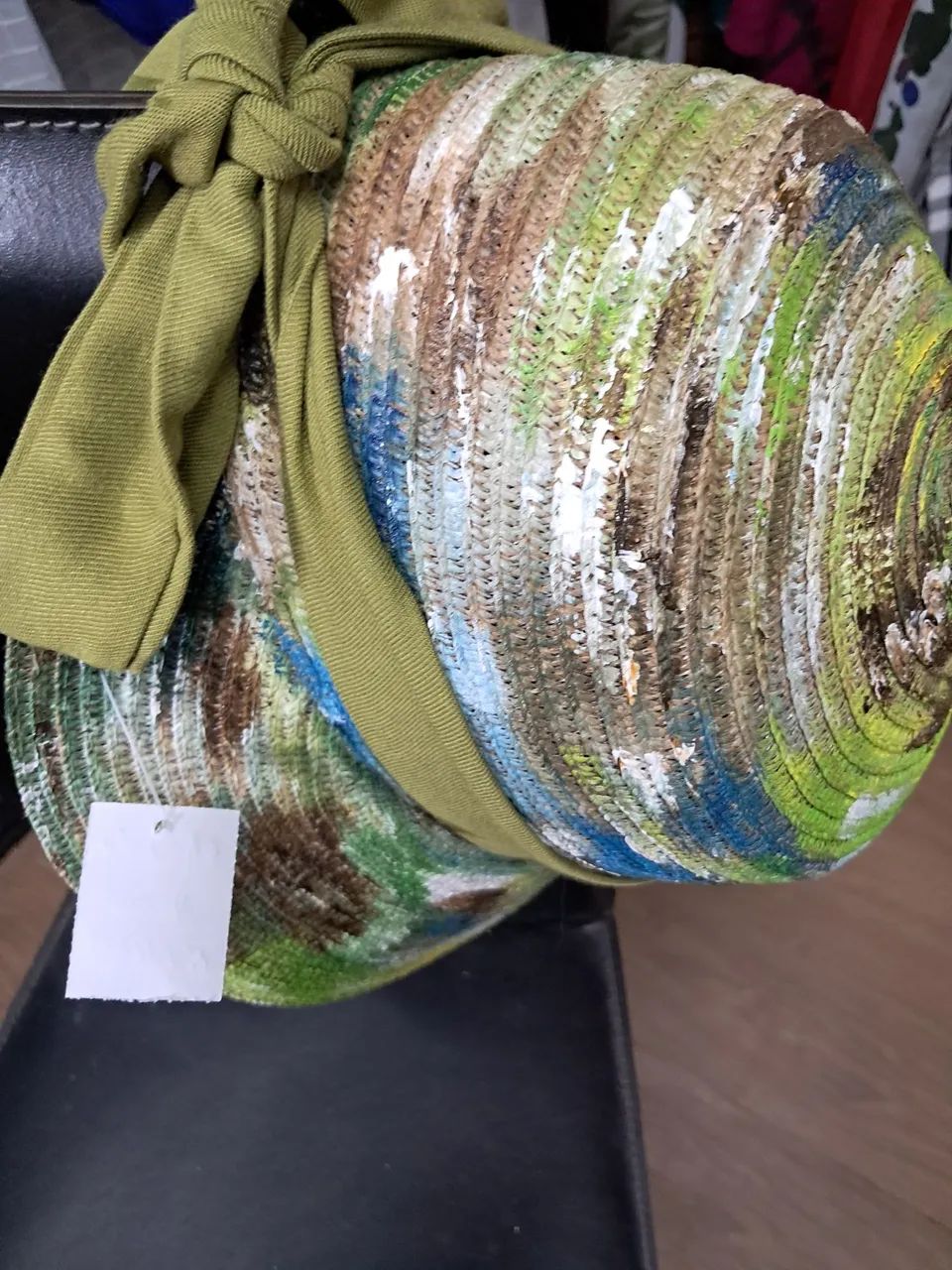 Chapéu com pintura exclusiva 