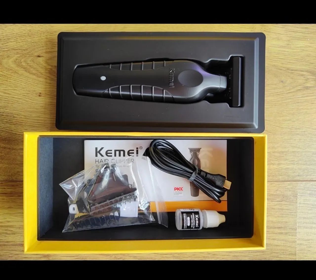 Máquina De Acabamento Corta Cabelo Profissional Kemei 2299 P Preto 127/220v - Foto 2