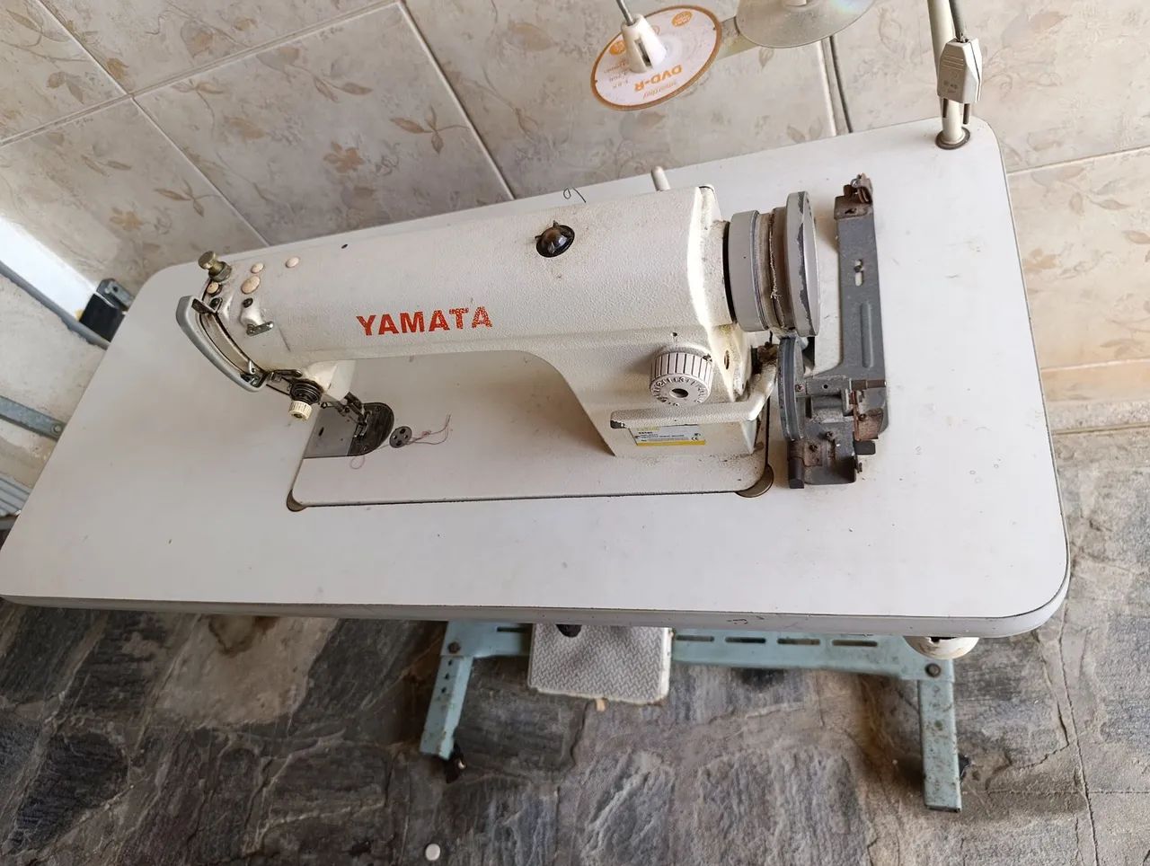Máquina industrial costura reta YAMATA - Foto 2