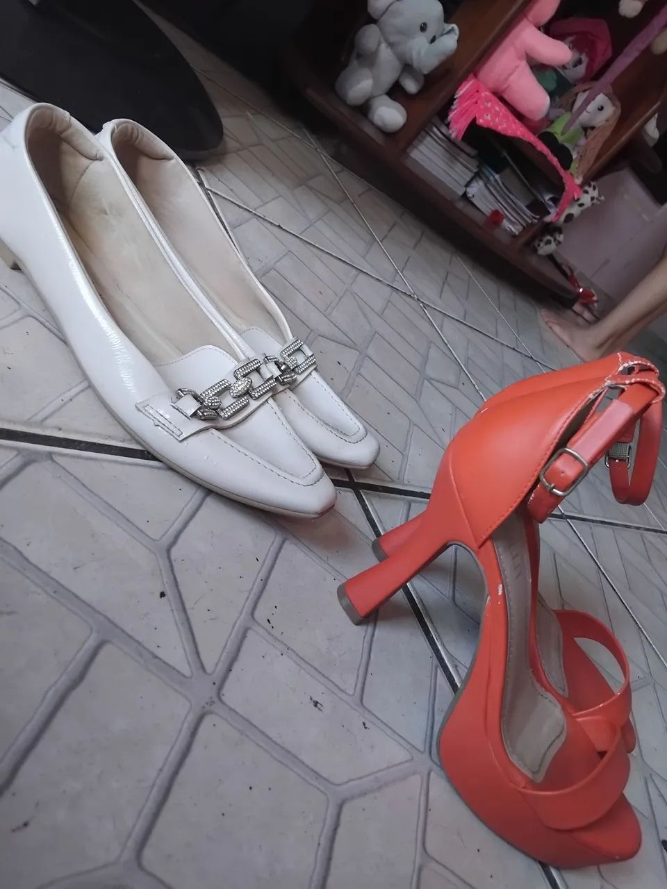 2 sapatos 1sapatilha e 1salto - Foto 2