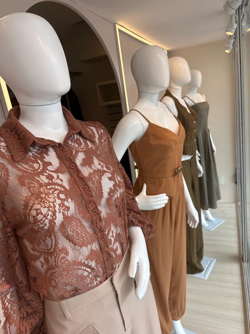 Vendo 6 manequins novos 