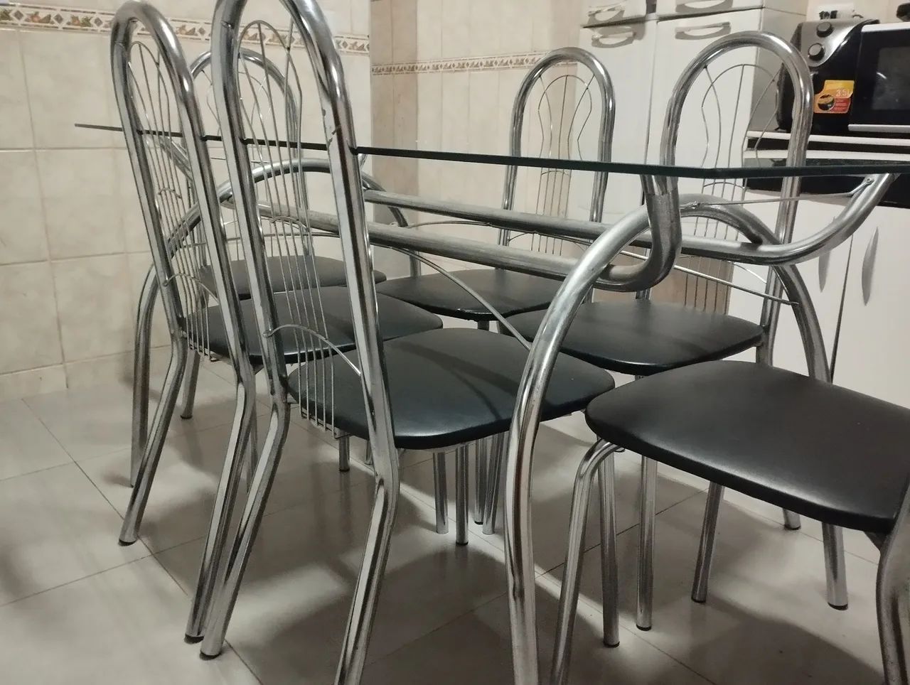 Mesa de vidro com 6 cadeiras 