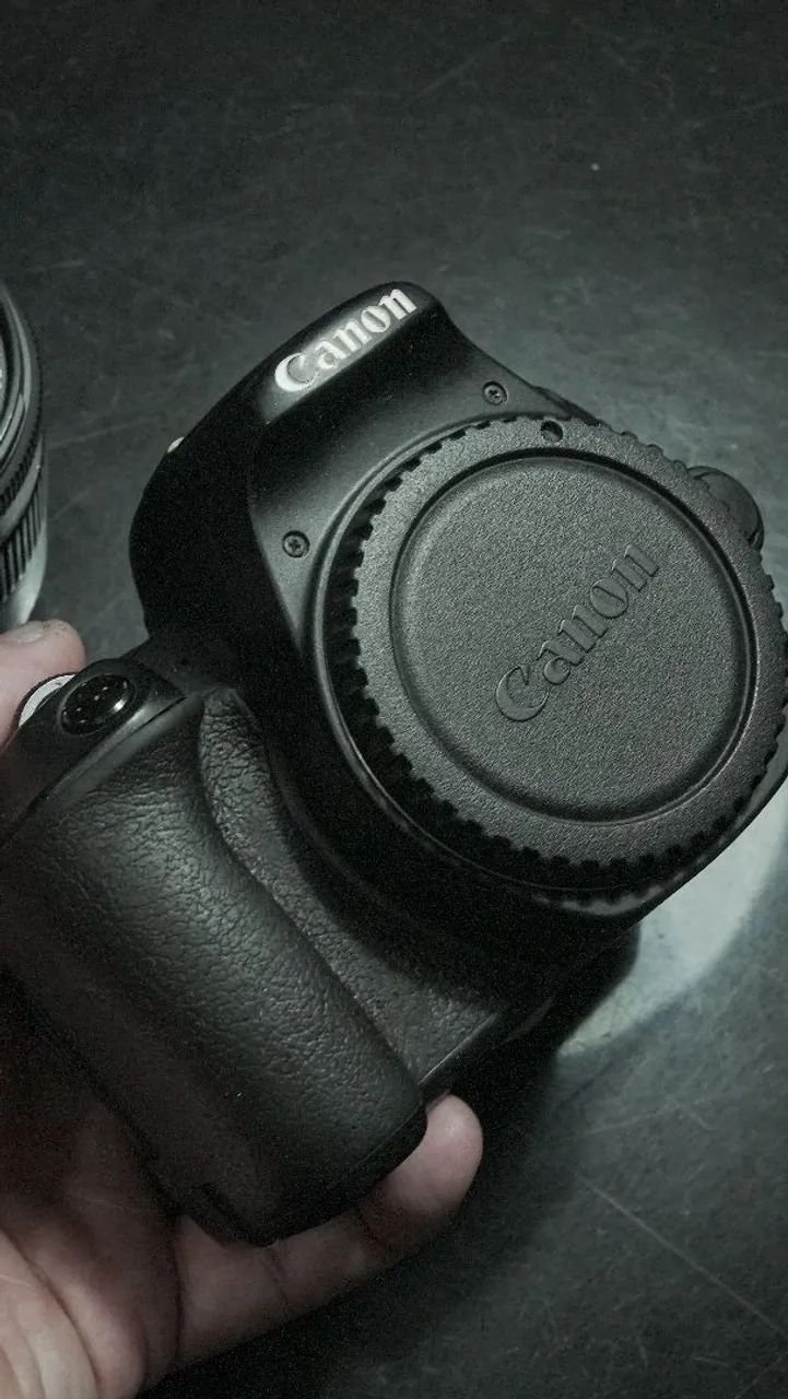 Canon SL2 