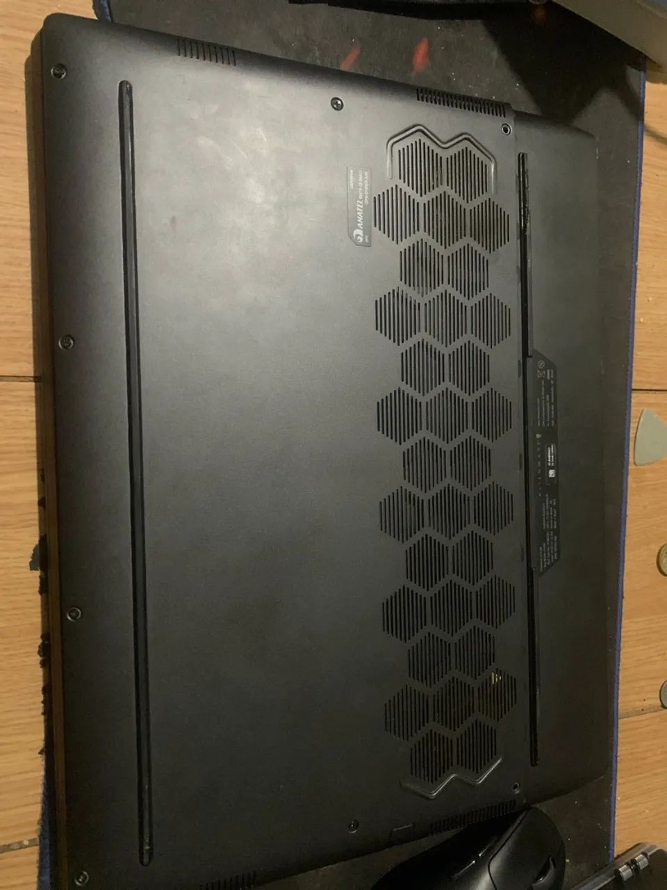 Alienware m15 r6 com defeito de curto na placa mãe 