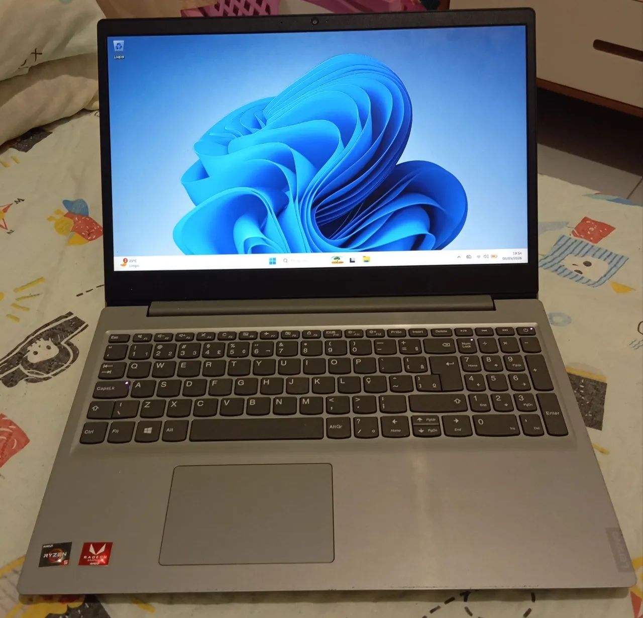 Notebook Lenovo Ryzen 5 placa de vídeo Vega 8 2 GB dedicada 12 de