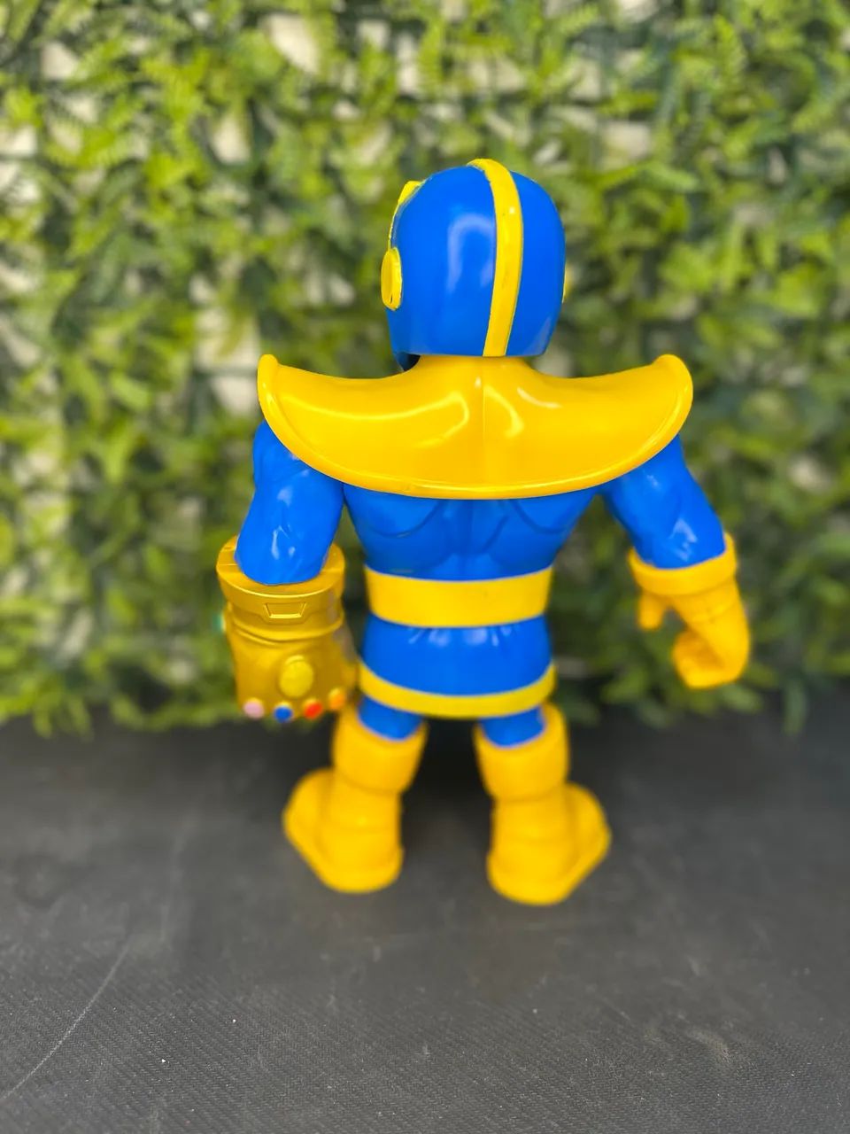 Thanos com Manopla do Infinito - Boneco Decorativo Colecionável - Foto 2