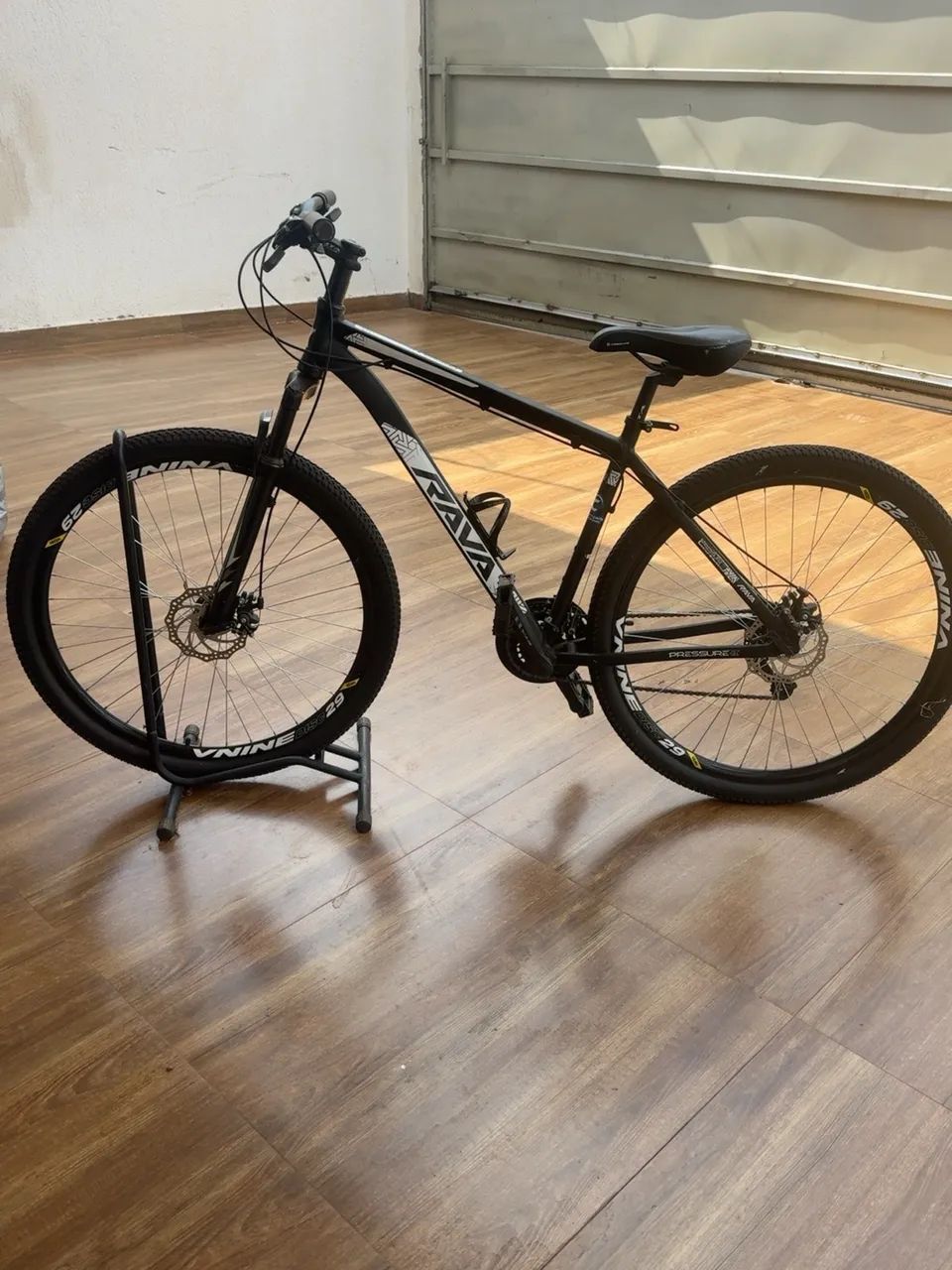 Bicicleta RAVA Pressure Aro 29 com Freio a Disco - Foto 3