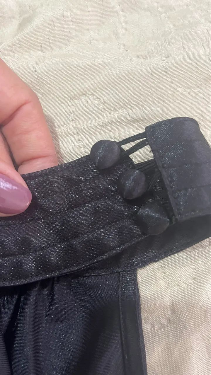 Blusa preta acetinada  - Foto 4