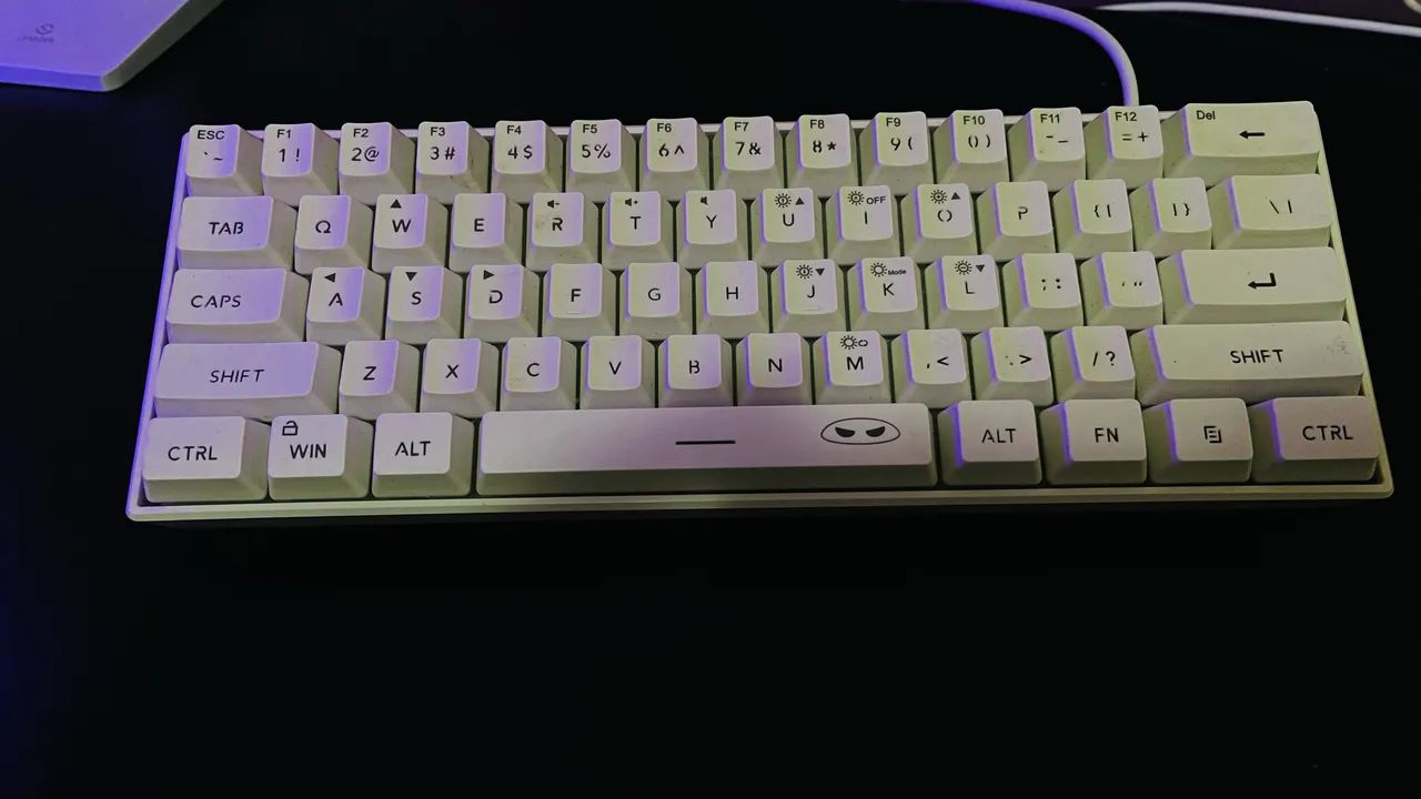 Teclado branco 60% + removedor de teclas 