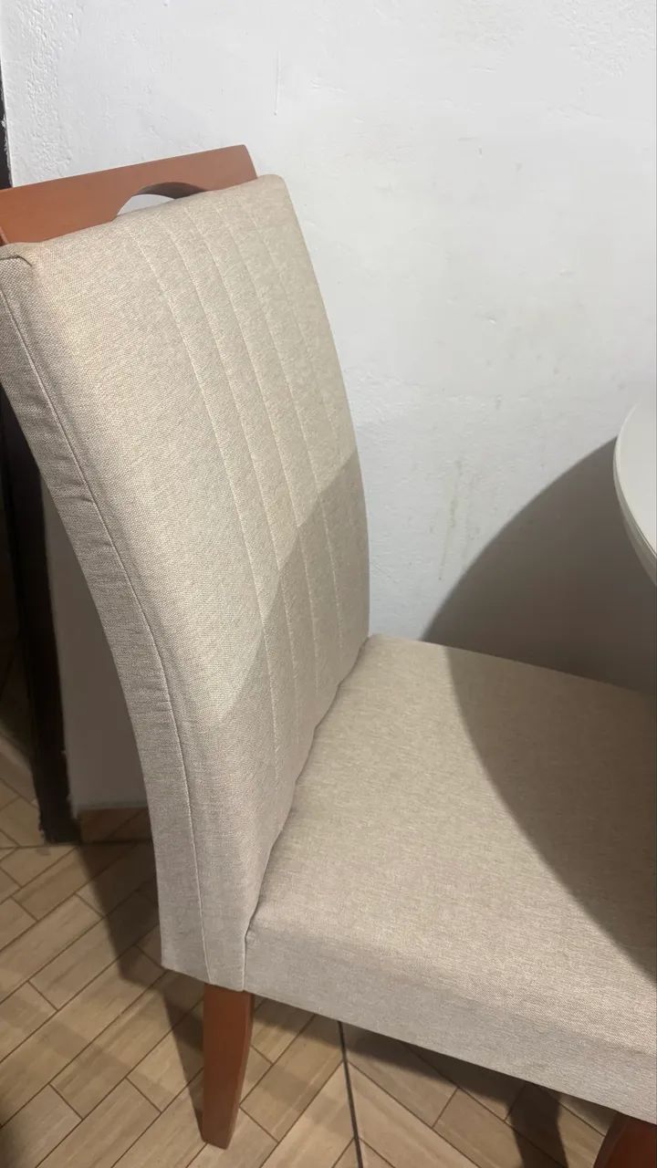 Mesa com tampa de vidro e 4 cadeiras - Foto 4