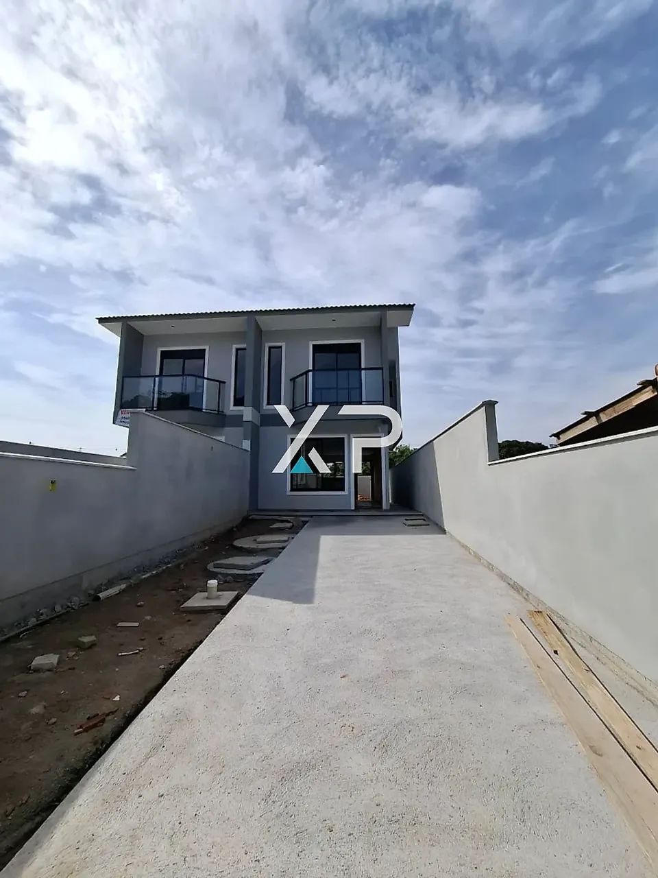 SOBRADO GEMINADO 2 SUÍTES E AMPLO TERRENO NOS FUNDOS - Foto 2