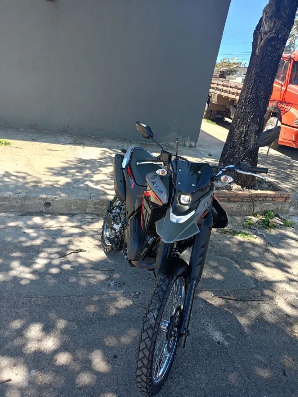 Vendo Lander super zero conservada