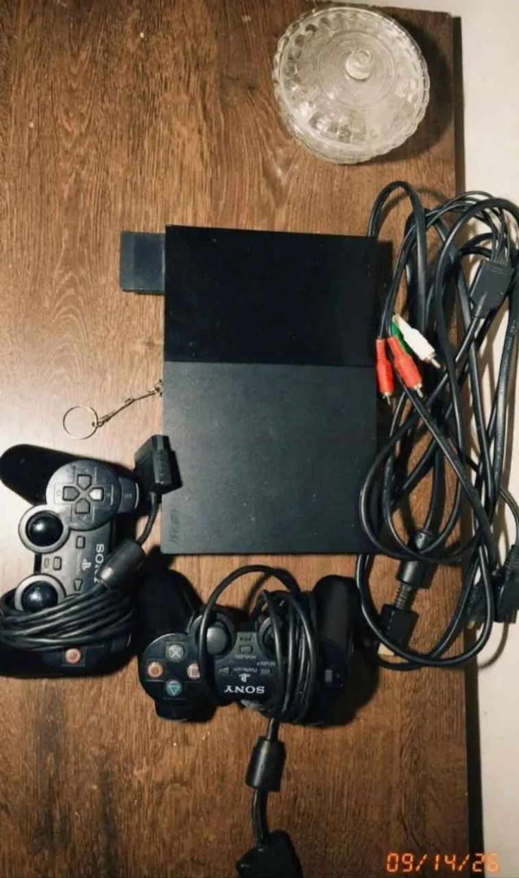PlayStation 2 Slim.