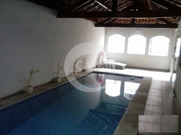 sobrado com piscina, 300 m², 4 dm, 5 wc, 2 vg.