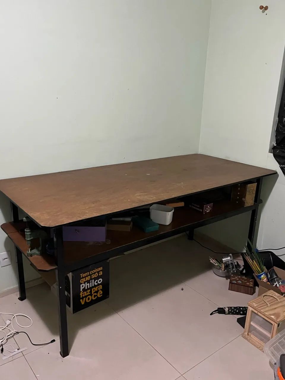 Mesa de madeira, duas divisorias - Foto 2