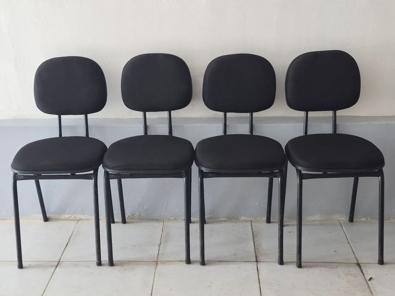 Cadeira fixa almofadada