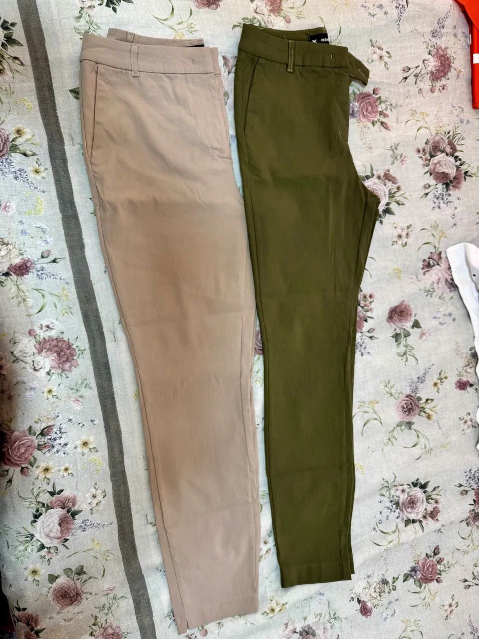 Kit shorts jeans e duas calças Hering  - Foto 4