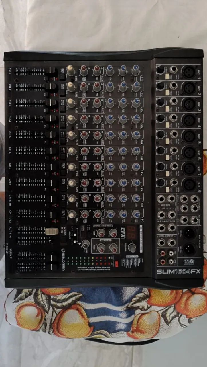 Mesa de som Waldman slim 1604fx
