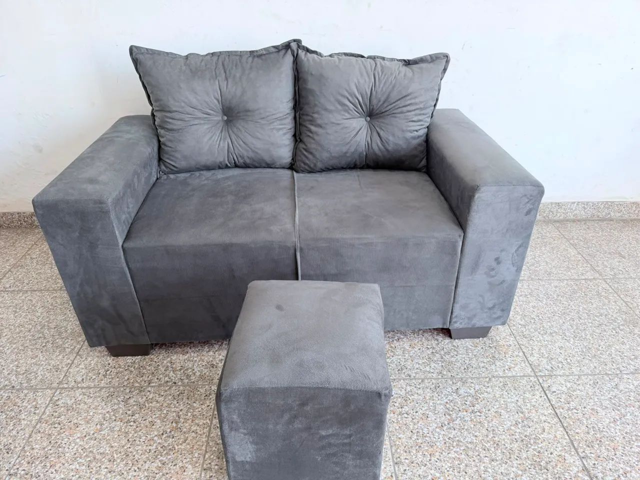 Sofá de 2 lugares com puff - Foto 2