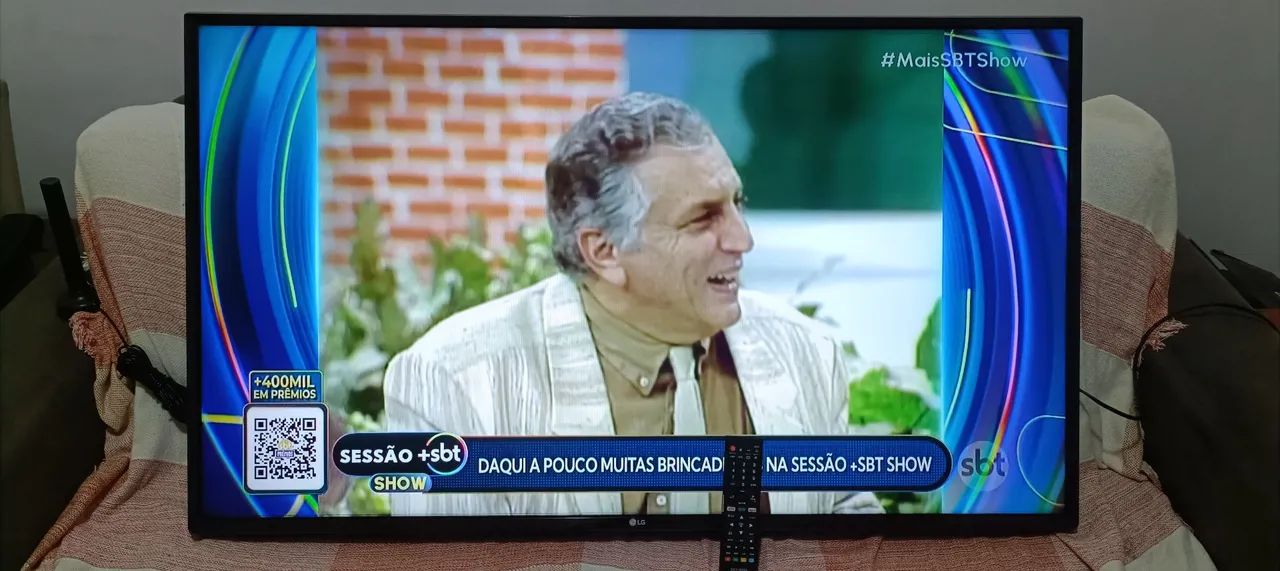 Só venda Smart TV LG 49 polegadas com pequeno detalhe na tela  - Foto 4