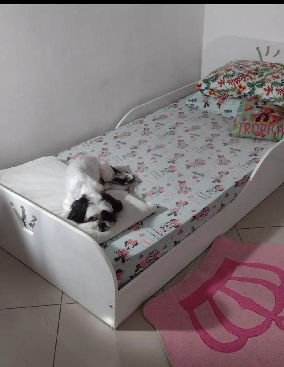 Cama infantil Branca, com coroa vazada na cabeceira e nos pés.  - Foto 2
