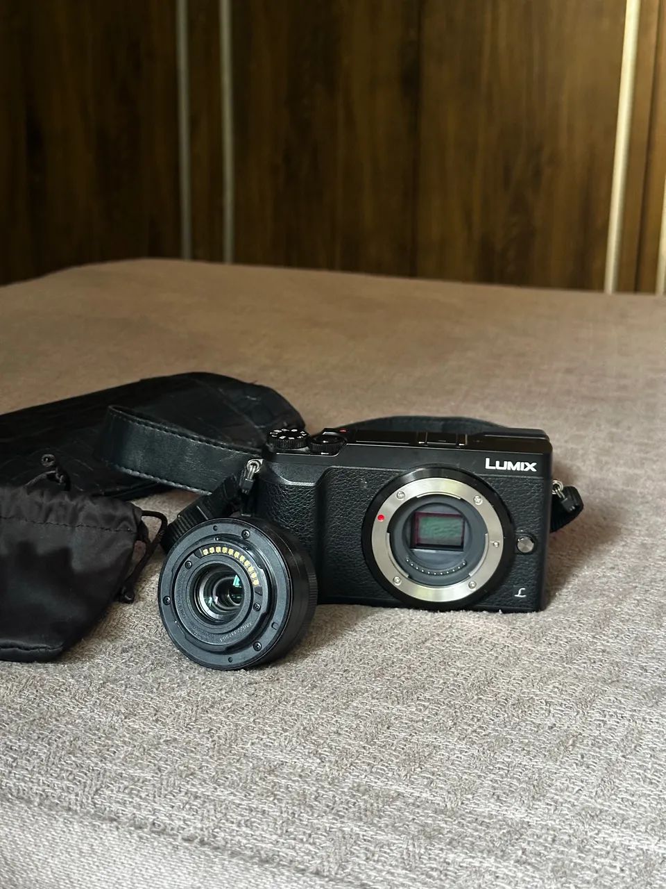 Camera Panasonic Lumix GX85 - Foto 3
