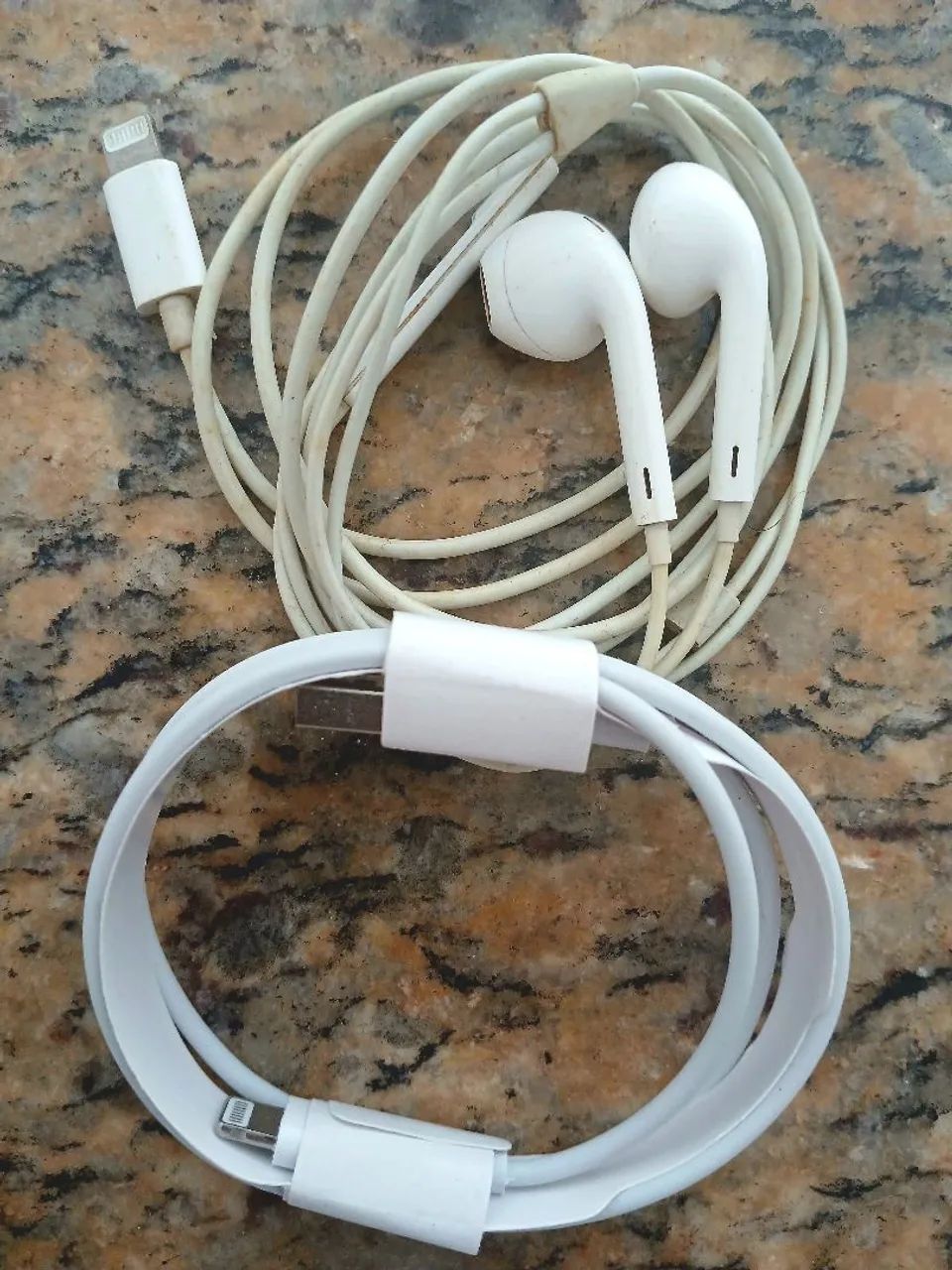 Vendo fone e cabo de IPHONE 