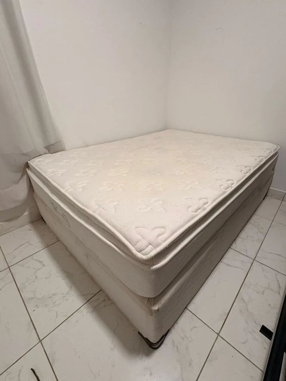 Cama Box Queen 