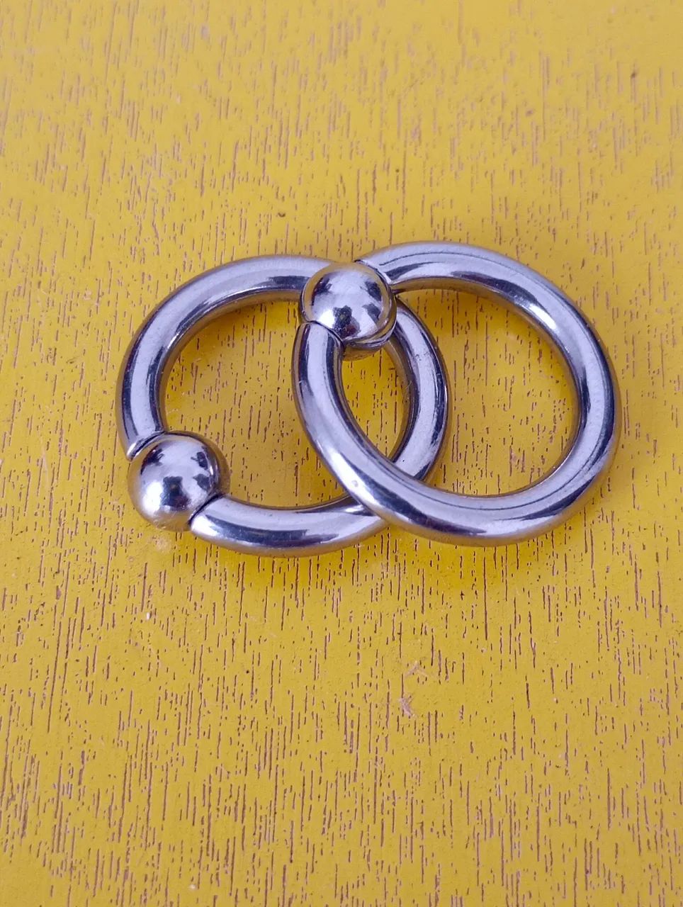 Vendo par Piercing  alargador para orelhas, nariz. - Foto 2