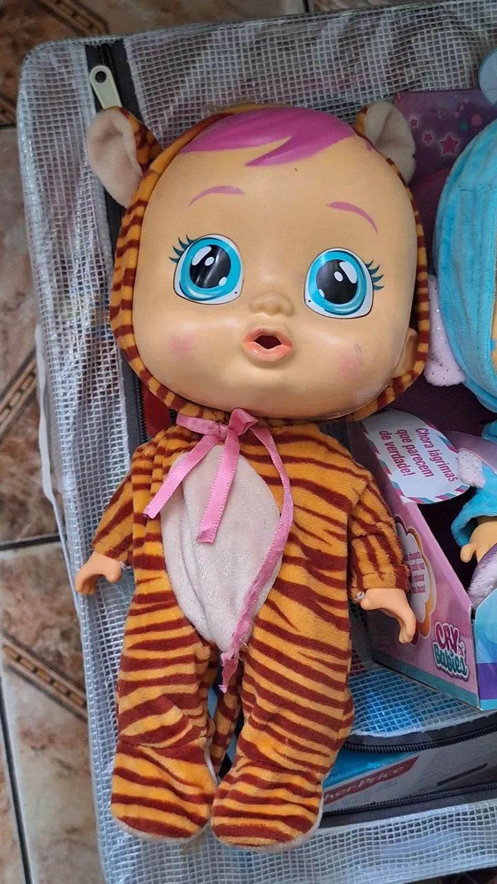 Brinquedos e Boneca Cry Baby, Chora de verdade - Foto 2