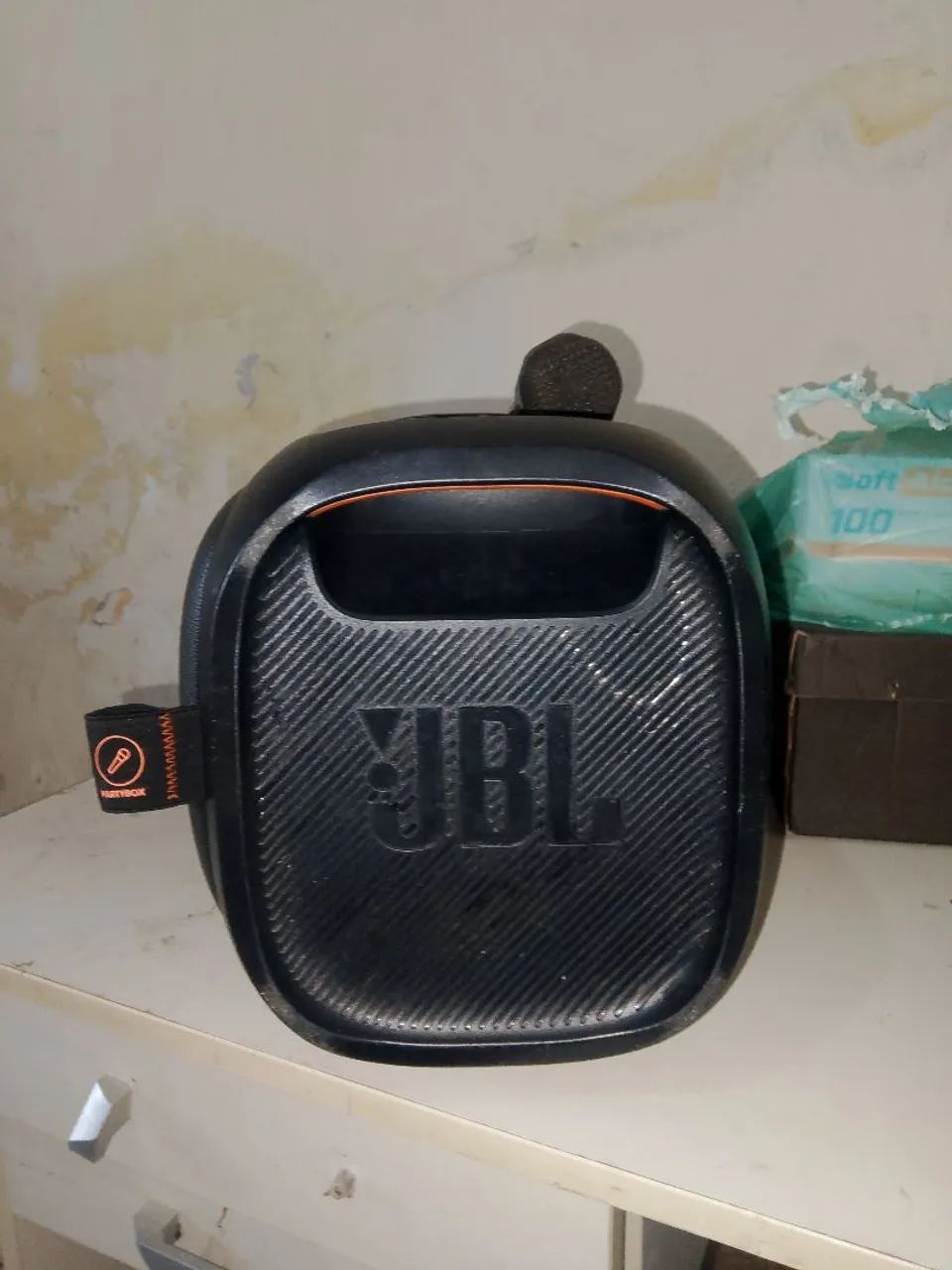 Vendo caixa JBL com microfone 1380$ - Foto 2