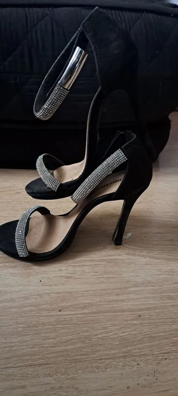 Sapato com detalhes de strass - Foto 2