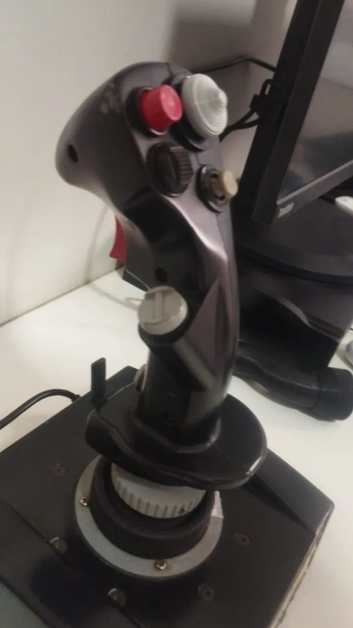Thrustmaster HOTAS Cougar - Joystick + Throttle F-16 - Raro - Foto 5