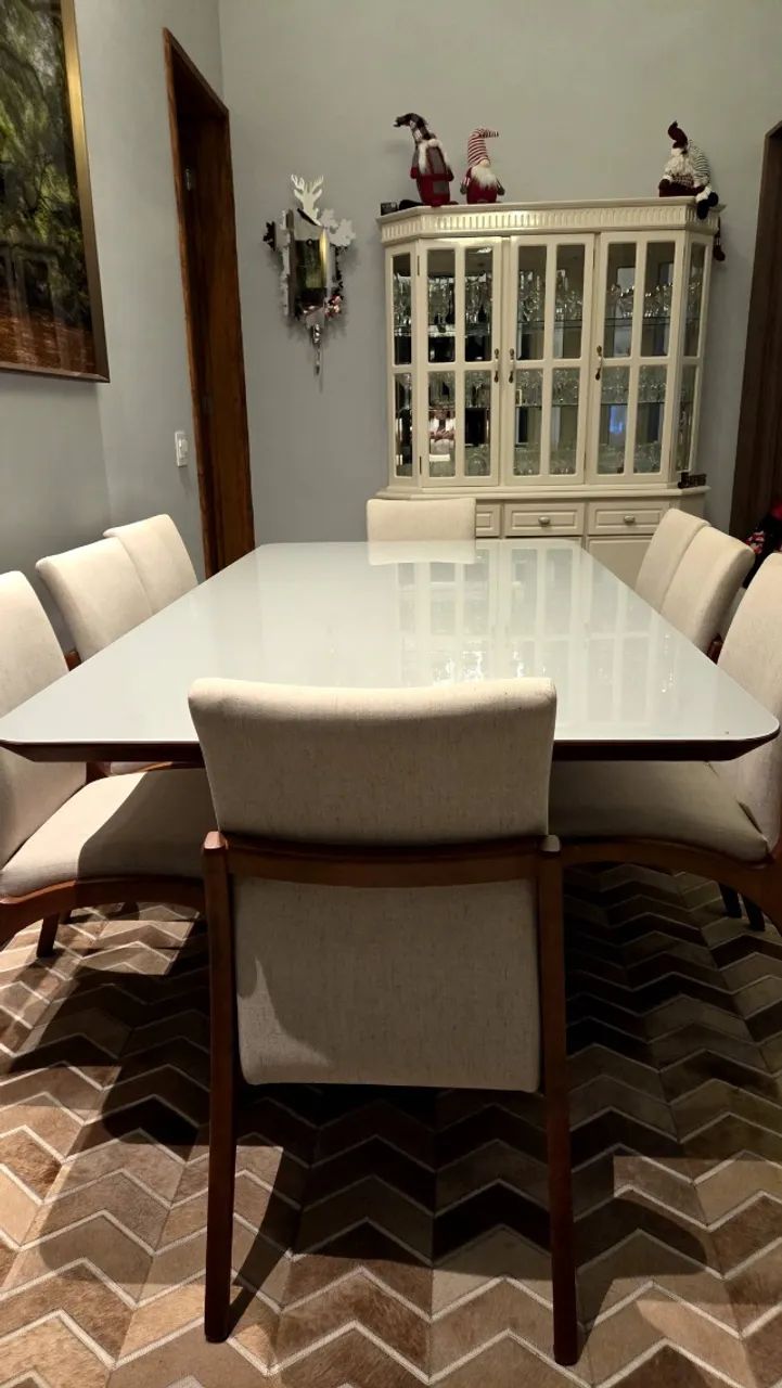 Linda mesa de jantar 8 lugares, semi nova impecável 