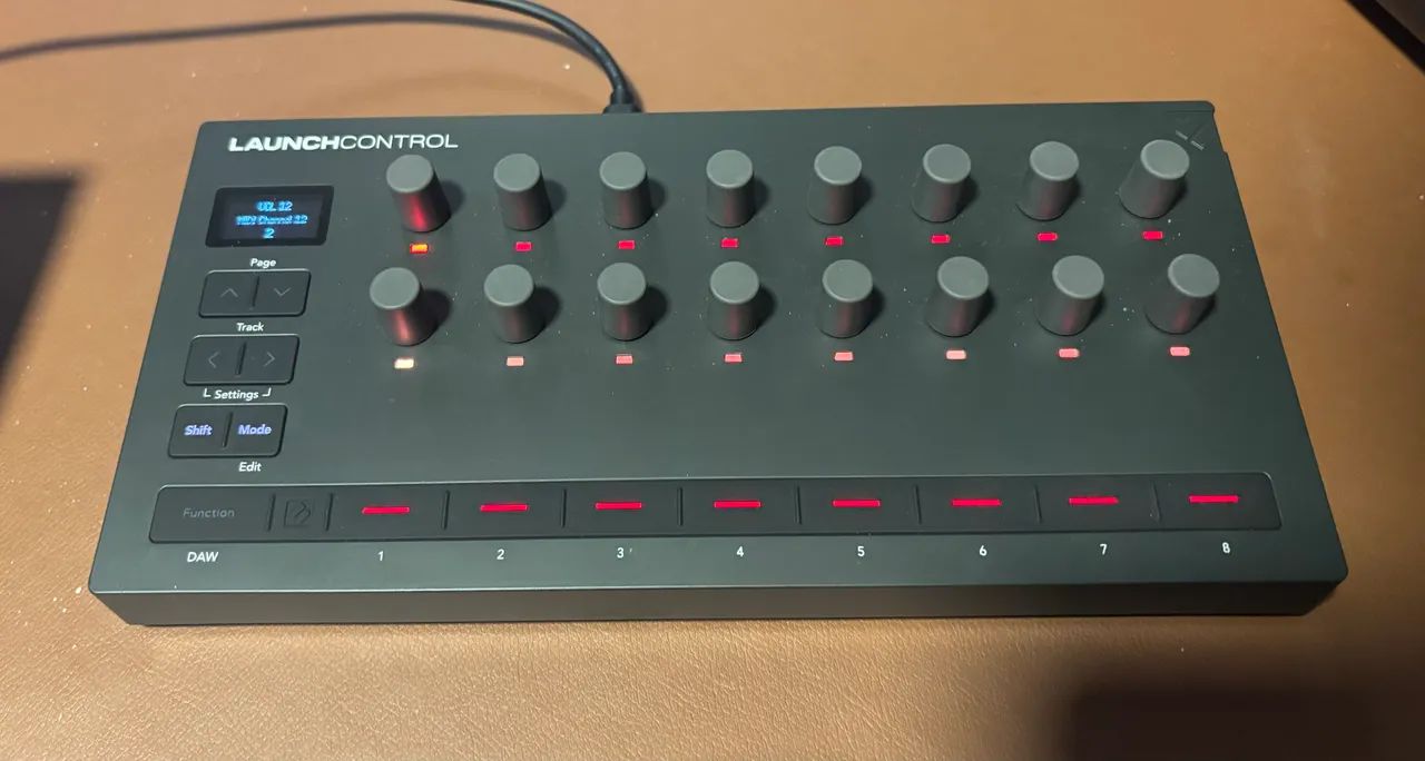 Novation Launch control 3 controladora midi - Foto 3