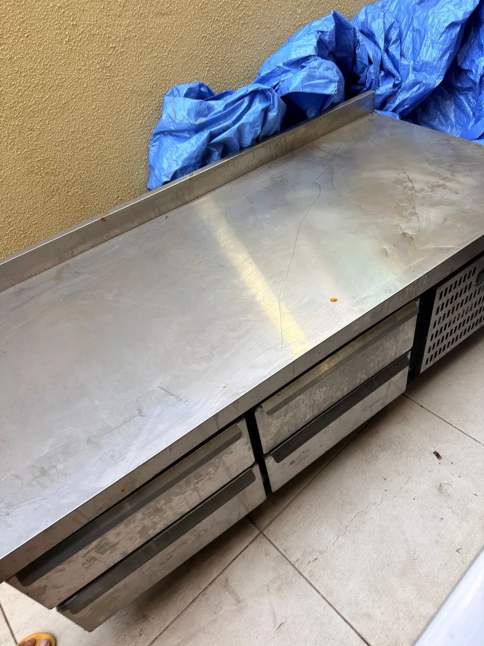 Balcão Refrigerado de base inox 