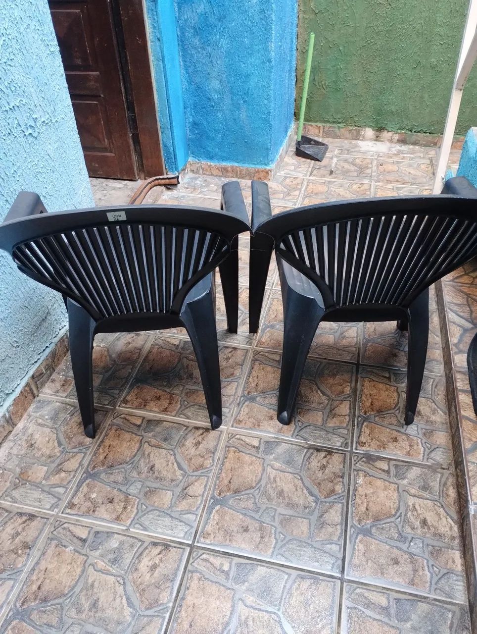 Cadeira de plástico as duas - Foto 3