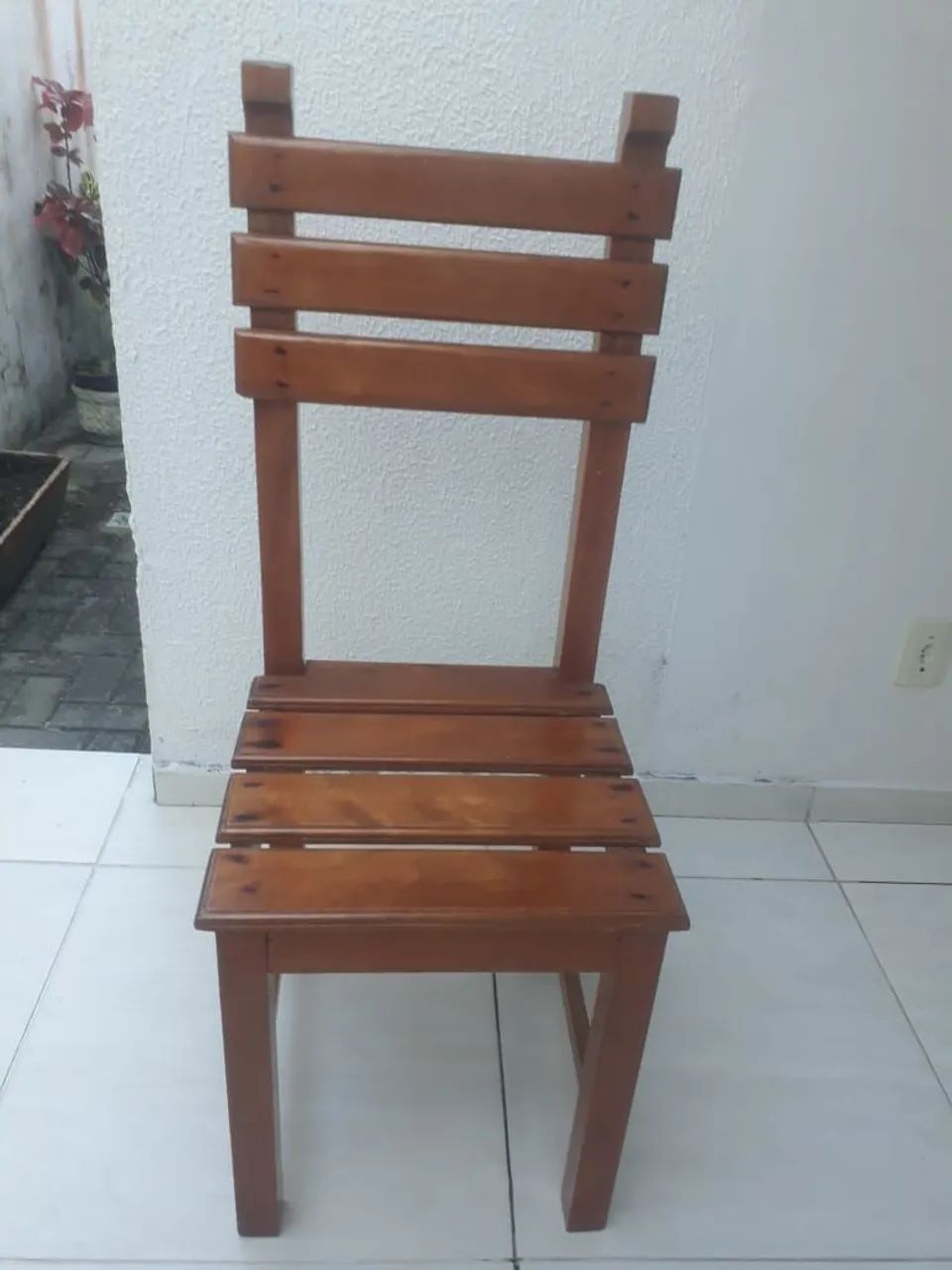 Cadeira de madeira de lei 