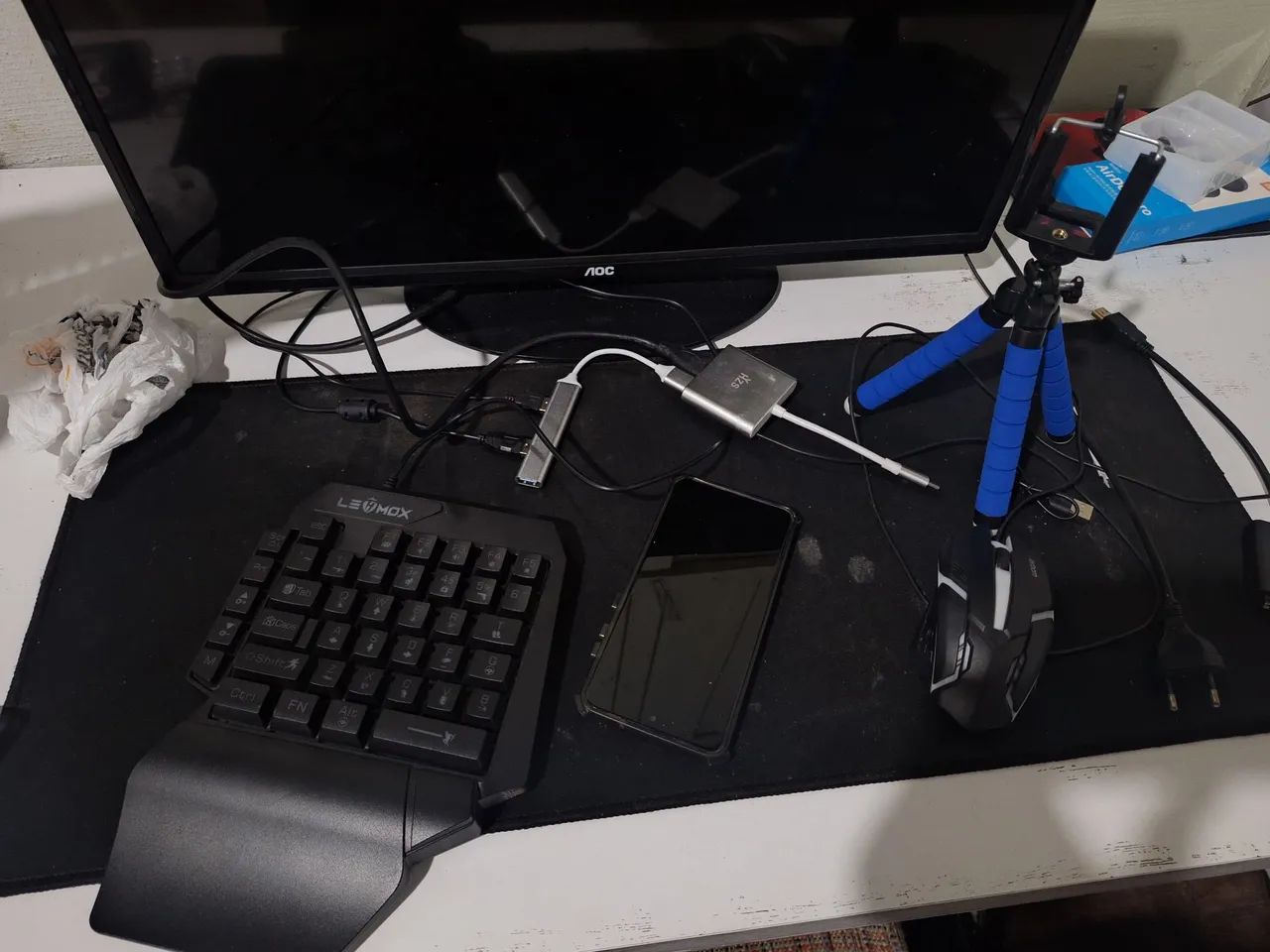 Kit mobilado junto com o celular