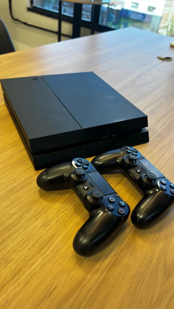 Ps4 slim com dois controles