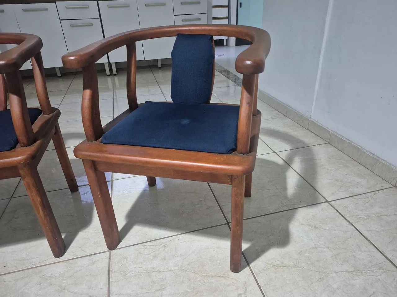 Poltronas de madeira - Foto 2
