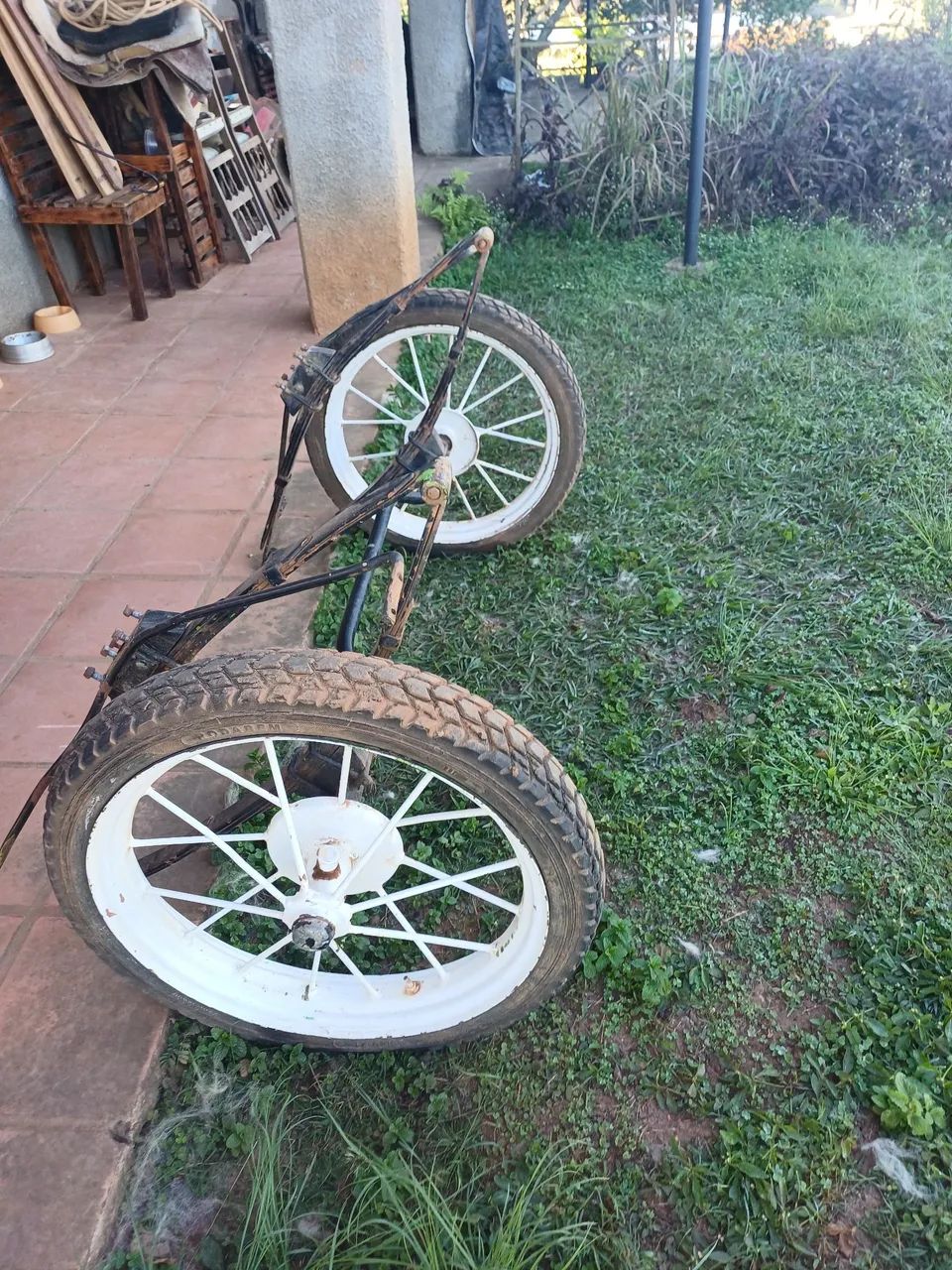 Rodeiro de charrete com eixo