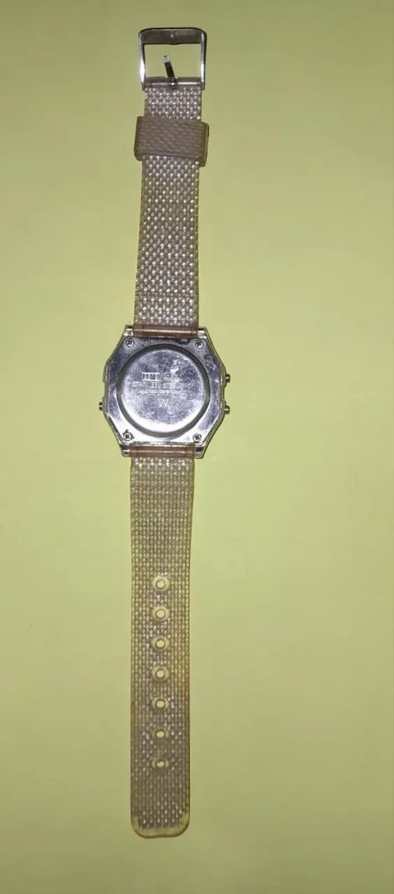 Relógio Digital Dourado Retrô Unisex - Estilo Vintage (Funcionando) - Foto 2