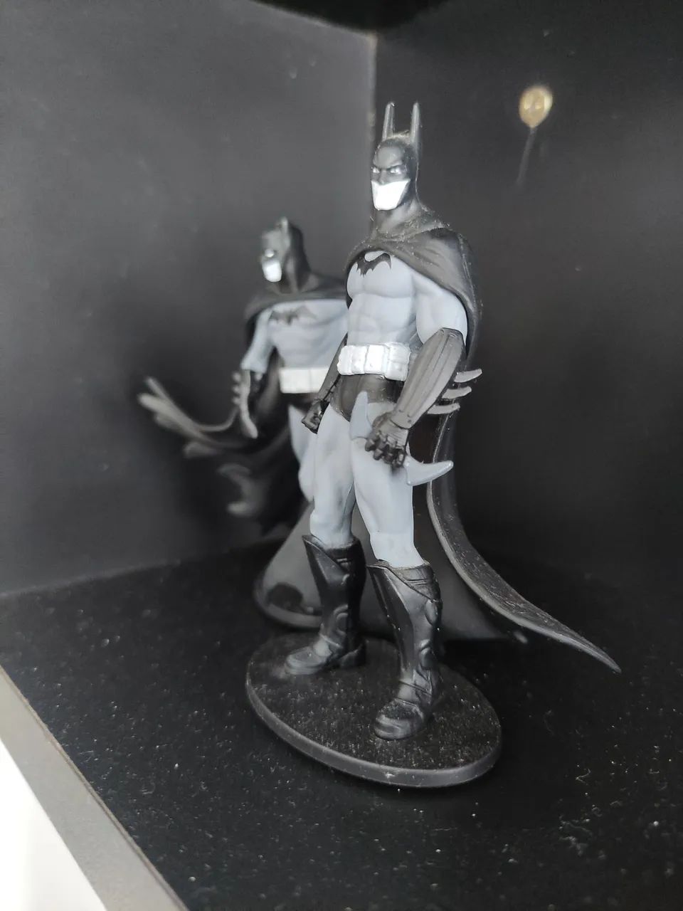 Batman - Black and White Action Figure - Foto 3