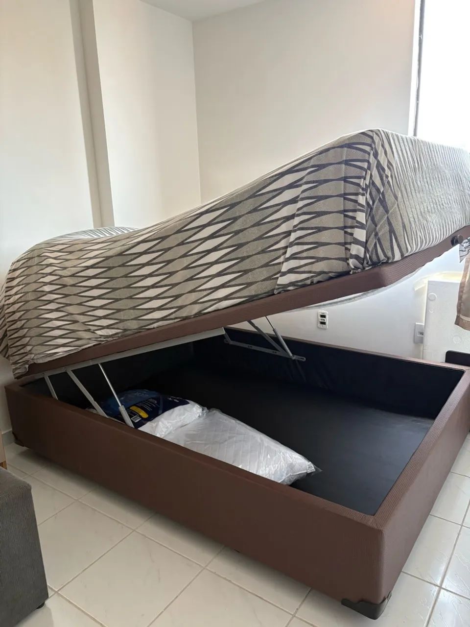Vendo base de cama box baú - Foto 2