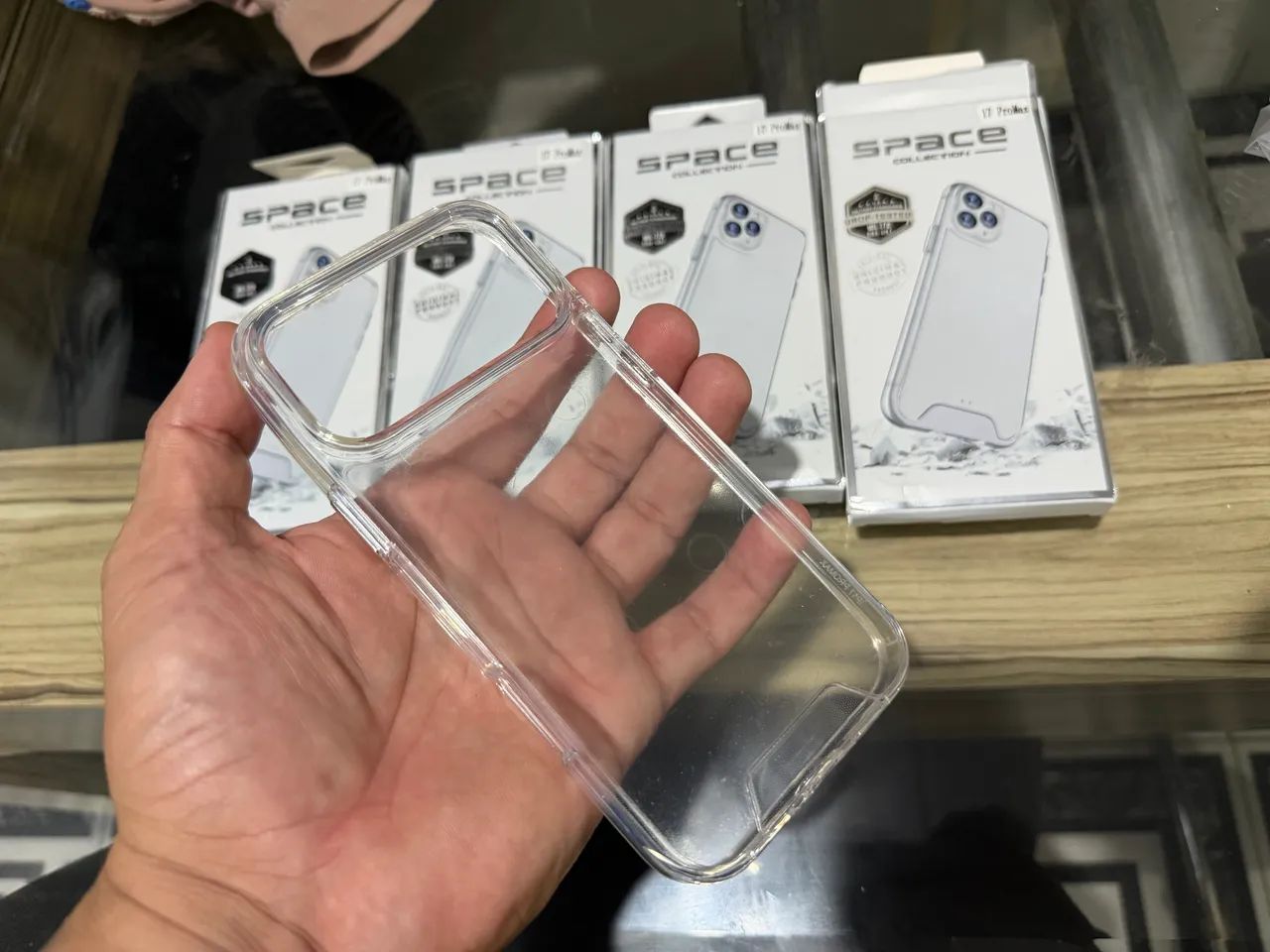 Capa iPhone 17 pro Max anti impacto modelo acrílico  - Foto 2