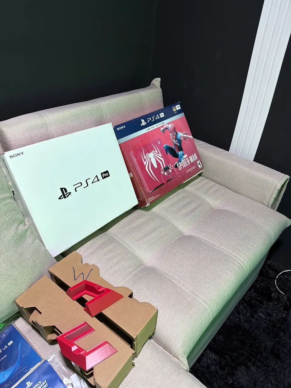 Ps4 pro spaidermam com 2 controles  - Foto 4