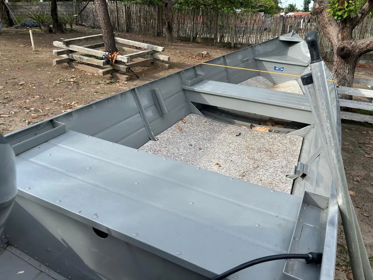 Vendo barco com motor e carrinho pouco usado - Foto 4