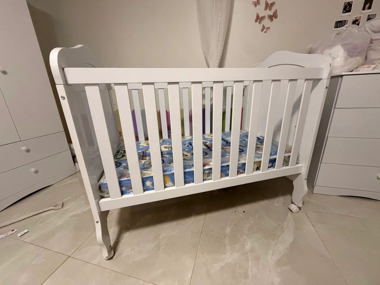 Berço Provençal Branco com Capitonê + Colchão Novo - Nunca Usado - Foto 2